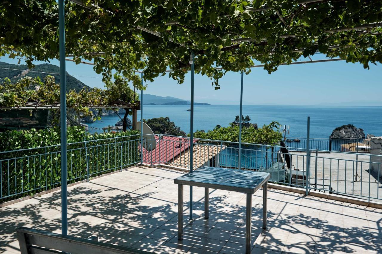 Panos Apartments Parga Bagian luar foto