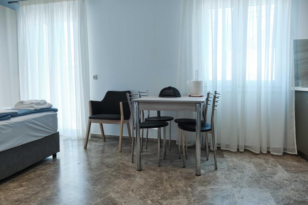 Panos Apartments Parga Bagian luar foto