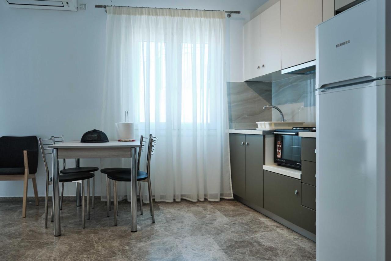 Panos Apartments Parga Bagian luar foto